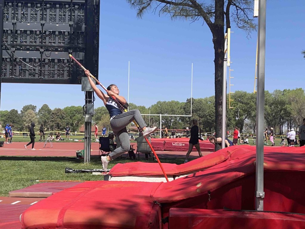 Jessica Tran pole vault