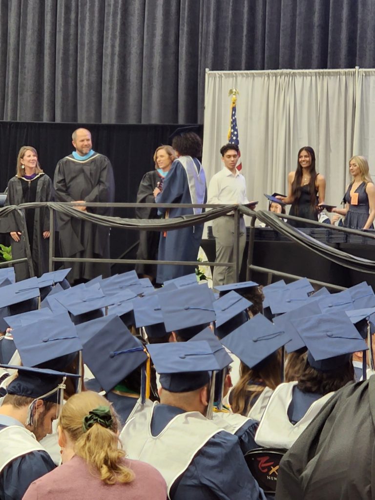 La Cueva graduation